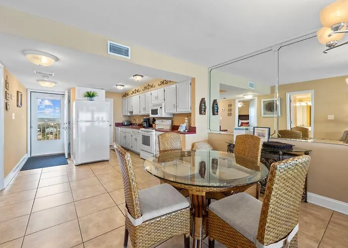 Edgewater 71 By Youngs Suncoast Apartment