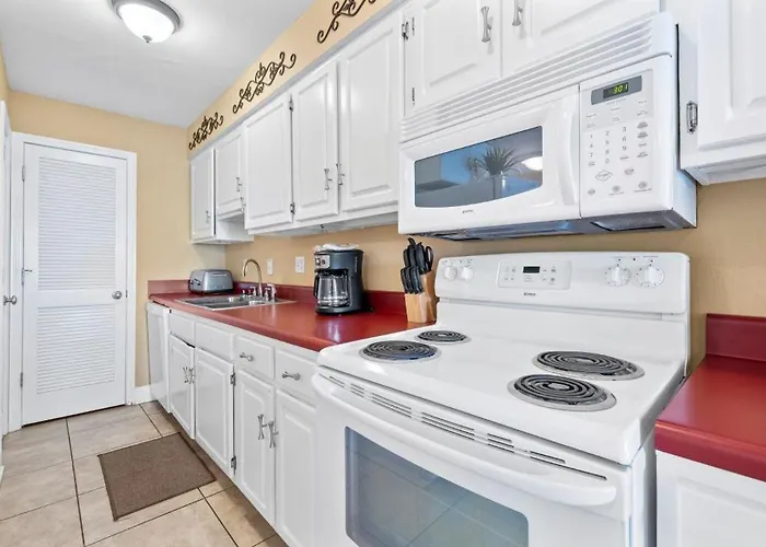 Edgewater 71 By Youngs Suncoast Apartment