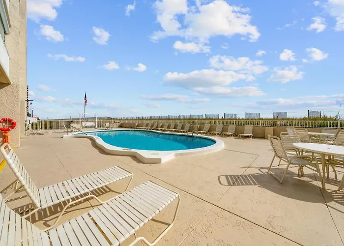 Edgewater 71 By Youngs Suncoast Apartment