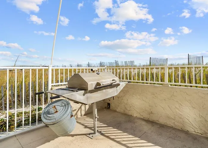 Edgewater 71 By Youngs Suncoast Apartment