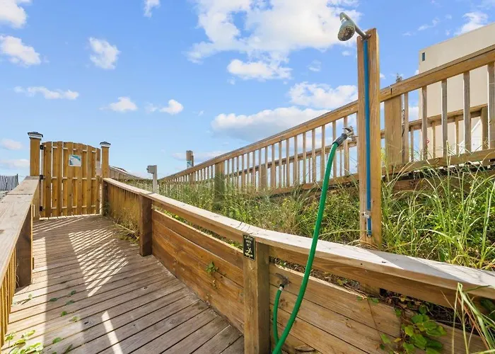 Edgewater 71 By Youngs Suncoast Apartment