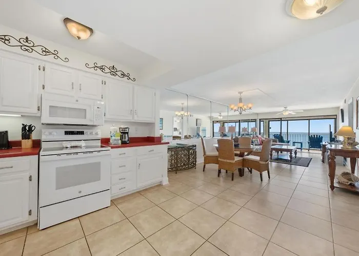 Edgewater 71 By Youngs Suncoast Apartment